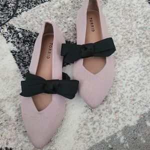 Torrid Black Bow Pointed Flats size 7.5WW